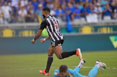 Atlético-MG vence 5º estadual em meio a torcida cruzeirense